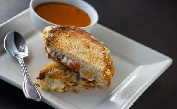 GRILLED CHEESE & TOMATO BISQUE
